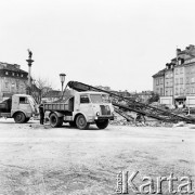 05.07.1971, Warszawa, Polska.
 Odbudowa Zamku Królewskiego, z lewej Kolumna Zygmunta.
 Fot. Jarosław Tarań, zbiory Ośrodka KARTA [71-30]
   
