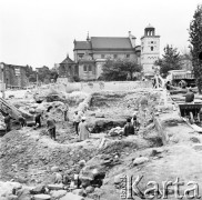 5.07.1971, Warszawa, Polska.
 Odbudowa Zamku Królewskiego, prace przygotowawcze. Widok na kościół św. Anny.
 Fot. Jarosław Tarań, zbiory Ośrodka KARTA [71-31]
   
