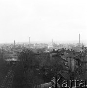 Marzec 1971, Bielsko-Biała, Polska
 Widok miasta, dachy domów i kominy.
 Fot. Jarosław Tarań, zbiory Ośrodka KARTA [71-89]
   
