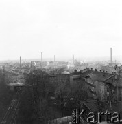 Marzec 1971, Bielsko-Biała, Polska
 Widok miasta, dachy domów i kominy.
 Fot. Jarosław Tarań, zbiory Ośrodka KARTA [71-89]
   
