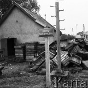 Lipiec 1971, Kąty Rybackie, Polska
Tablica z napisem: 