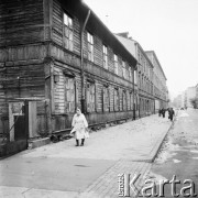21.10.1971, Warszawa - Praga, Polska.
Ulica Strzelecka, drewniana zabudowa.
Fot. Jarosław Tarań, zbiory Ośrodka KARTA [71-100]
 
