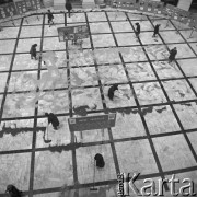 27.03.1972, Warszawa, Polska.
Politechnika Warszawska - sprzątanie auli przed olimpiadą fizyczno-matematyczną.
Fot. Jarosław Tarań, zbiory Ośrodka KARTA [72-93]
 
