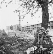 15.05.1972, Warszawa, Polska.
 Osiedle Służewiec, budowa od Al. Wyścigów.
 Fot. Jarosław Tarań, zbiory Ośrodka KARTA [72-32]
   
