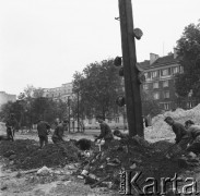 13.09.1972, Warszawa, Polska.
Wisłostrada, czyn społeczny.
Fot. Jarosław Tarań, zbiory Ośrodka KARTA [72-10]
 

