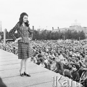 28.05.1972, Warszawa, Polska.
Cepeliada, pokaz mody opartej na wzornictwie ludowym.
Fot. Jarosław Tarań, zbiory Ośrodka KARTA [72-60]
 
