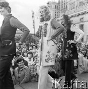 28.05.1972, Warszawa, Polska.
Cepeliada, pokaz mody opartej na wzornictwie ludowym.
Fot. Jarosław Tarań, zbiory Ośrodka KARTA [72-60]
 
