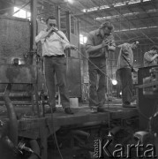 28.06.1972, Wołomin, Polska
Huta Szkła.
Fot. Jarosław Tarań, zbiory Ośrodka KARTA [72-50]
 
