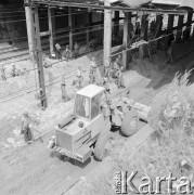 26.03.1972, Warszawa, Polska.
Awaria wodociągów w Alejach Jerozolimskich przy Żelaznej.
Fot. Jarosław Tarań, zbiory Ośrodka KARTA [72-84]
 
