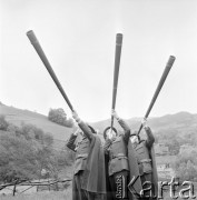 29.05.1972, brak miejsca, Podhale, Polska
Żołnierze Podhalańskiej Brygady Wojsk Ochrony Pogranicza grający na trąbitach.
Fot. Jarosław Tarań, zbiory Ośrodka KARTA [72-179]
 
