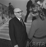 28.03.1972, Warszawa, Polska.
 Sejm VI kadencji, przewodniczący Rady Państwa prof. Henryk Jabłoński w rozmowie z dziennikarzami.
 Fot. Jarosław Tarań, zbiory Ośrodka KARTA [72-176]
   
