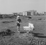 Marzec 1972, Warszawa, Polska.
 Nowe osiedla mieszkaniowe między ulicami Słowackiego i Broniewskiego.
 Fot. Jarosław Tarań, zbiory Ośrodka KARTA [72-149]
   

