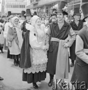 28.05.1972, Warszawa, Polska.
 Parada uczestników Cepeliady.
 Fot. Jarosław Tarań, zbiory Ośrodka KARTA [72-173]
   
