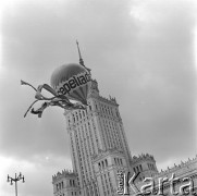 28.05.1972, Warszawa, Polska.
 Balon z napisem 