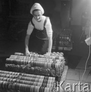 Luty 1972, Kowary, Polska
 Fabryka Dywanów, magazyn.
 Fot. Jarosław Tarań, zbiory Ośrodka KARTA [72-155]
   
