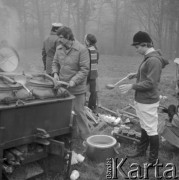 24.10.1972, Podkowa Leśna, Polska
Ośrodek Jeździecki PTTK, kuchnia polowa.
Fot. Jarosław Tarań, zbiory Ośrodka KARTA [72-213]
 
