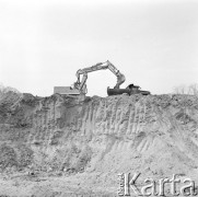 13.04.1972, Warszawa, Polska.
Budowa Trasy Łazienkowskiej.
Fot. Jarosław Tarań, zbiory Ośrodka KARTA [72-235]
 
