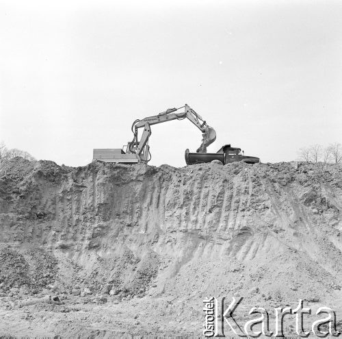 13.04.1972, Warszawa, Polska.
Budowa Trasy Łazienkowskiej.
Fot. Jarosław Tarań, zbiory Ośrodka KARTA [72-235]
 
