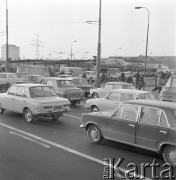 2.11.1973, Warszawa, Polska.
 Problemy komunikacyjne, korek w Alejach Jerozolimskich, w tle dworzec kolejowy Warszawa Główna.
 Fot. Jarosław Tarań, zbiory Ośrodka KARTA [73-44]
   
