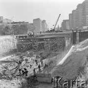 24.08.1973, Warszawa, Polska.
 Trasa Łazienkowska w budowie, rejon ulic: Wawelskiej, Polnej i Waryńskiego.
 Fot. Jarosław Tarań, zbiory Ośrodka KARTA [73-1]
   
