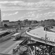 12.09.1973, Warszawa - Powiśle, Polska
Trasa Łazienkowska w budowie - wiadukt na Powiślu.
Fot. Jarosław Tarań, zbiory Ośrodka KARTA [73-5]
 
