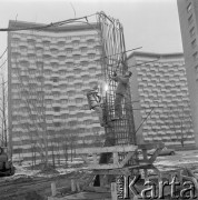 26.11.1973, Warszawa - Powiśle, Polska.
 Trasa Łazienkowska w budowie, spawacze przy pracy.
 Fot. Jarosław Tarań, zbiory Ośrodka KARTA [73-6]
   
