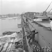 26.11.1973, Warszawa, Polska.
 Most Łazienkowski w budowie.
 Fot. Jarosław Tarań, zbiory Ośrodka KARTA [73-8]
   
