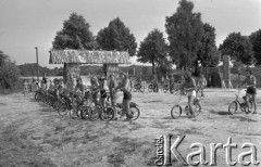 12.07.1973, Frombork, Polska
Obozowisko uczestników młodzieżowego rajdu kolarskiego.
Fot. Jarosław Tarań, zbiory Ośrodka KARTA [73-56]
 
