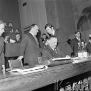 16.03.1973, Warszawa, Polska.
 Konferencja PZPR, za stołem siedzi premier Piotr Jaroszewicz, za nim z lewej stoi I sekretarz PZPR Józef Kępa.
 Fot. Jarosław Tarań, zbiory Ośrodka KARTA [73-62]
   

