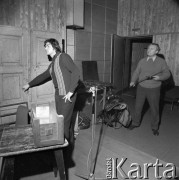 2.03.1973, Warszawa, Polska.
 Studio filmowe, udźwiękowienie filmów.
 Fot. Jarosław Tarań, zbiory Ośrodka KARTA [73-61]
   
