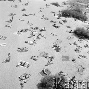 1.07.1973, Warszawa, Polska.
 Plaża nad Wisłą.
 Fot. Jarosław Tarań, zbiory Ośrodka KARTA [73-205]
   
