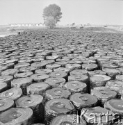 27.08.1973, Warszawa, Polska.
Wytwórnia Mas Bitumicznych.
Fot. Jarosław Tarań, zbiory Ośrodka KARTA [73-69]
 
