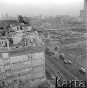 19.10.1973, Warszawa, Polska.
Budowa Dworca Centralnego. Rozbiórka kamienicy w Alejach Jerozolimskich, z prawej fragment Pałacu Kultury i Nauki.
Fot. Jarosław Tarań, zbiory Ośrodka KARTA [73-214]
 
