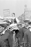 1.05.1973, Warszawa, Polska.
Pochód pierwszomajowy - hasło: 