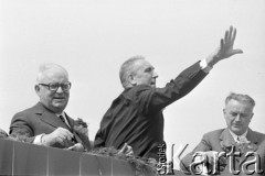 1.05.1973, Warszawa, Polska.
Pochód pierwszomajowy, na trybynie stoją od lewej: Henryk Jabłoński, Edward Gierek, Piotr Jaroszewicz.
Fot. Jarosław Tarań, zbiory Ośrodka KARTA [73-176]
 
