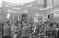 Maj 1973, Warszawa, Polska.
Leonid Breżniew z wizytą w stolicy, powitanie przy placu Zawiszy, hasła na transparentach: 