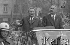 Maj 1973, Warszawa, Polska.
 Wizyta Leonida Breżniewa, gość w samochodzie z Edwardem Gierkiem.
 Fot. Jarosław Tarań, zbiory Ośrodka KARTA [73-138]
   
