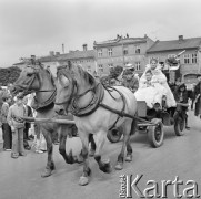 10.06.1973, Żywiec, Polska
Dni Żywca, parada.
Fot. Jarosław Tarań, zbiory Ośrodka KARTA [73-143]
 
