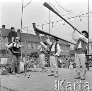 10.06.1973, Żywiec, Polska
Dni Żywca, występy kapel ludowych.
Fot. Jarosław Tarań, zbiory Ośrodka KARTA [73-143]
 
