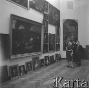 23.02.1974, Warszawa, Polska.
Obrazy ocalałe z Zamku Królewskiego.
Fot. Jarosław Tarań, zbiory Ośrodka KARTA [74-119]
 
