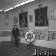 23.02.1974, Warszawa, Polska.
Pamiątki ocalałe z Zamku Królewskiego.
Fot. Jarosław Tarań, zbiory Ośrodka KARTA [74-119]
 
