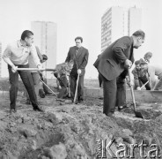 30.09.1973, Warszawa, Polska.
 Działacze PZPR w czasie czynu partyjnego.
 Fot. Jarosław Tarań, zbiory Ośrodka KARTA [73-124]
   
