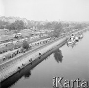 30.09.1973, Warszawa, Polska.
Czyn partyjny nad brzegiem Wisły, w tle Stare Miasto.
Fot. Jarosław Tarań, zbiory Ośrodka KARTA [73-136]
 
