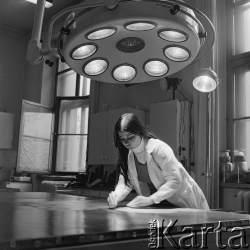4.12.1974, Warszawa, Polska.
Muzeum Narodowe - pracownia konserwacji dzieł sztuki.
Fot. Jarosław Tarań, zbiory Ośrodka KARTA [74-222]
 
