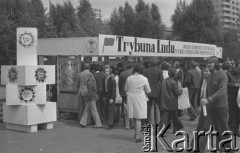 Maj 1974, Warszawa, Polska.
Kiermasz książki, stoisko 