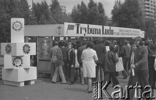 Maj 1974, Warszawa, Polska.
Kiermasz książki, stoisko 
