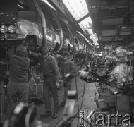 28.03.1974, Warszawa, Polska. Żerań, Polska
Fabryka Samochodów Osobowych na Żeraniu, linia produkcyjna Fiata 125.
Fot. Jarosław Tarań, zbiory Ośrodka KARTA [74-42]
 
