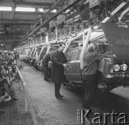 28.03.1974, Warszawa - Żerań, Polska.
Fabryka Samochodów Osobowych na Żeraniu, linia produkcyjna Fiata 125.
Fot. Jarosław Tarań, zbiory Ośrodka KARTA [74-42]
 
