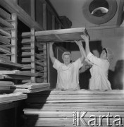 21.03.1974, Gorzów Wielkopolski, Polska
Pracownice wytwórni makaronów.
Fot. Jarosław Tarań, zbiory Ośrodka KARTA [74-23]
 
