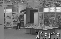 2.09.1974, Warszawa, Polska.
Wystawa z okazji XXX-o lecia PRL, makieta centrum Warszawy.
Fot. Jarosław Tarań, zbiory Ośrodka KARTA [74-14]
 
